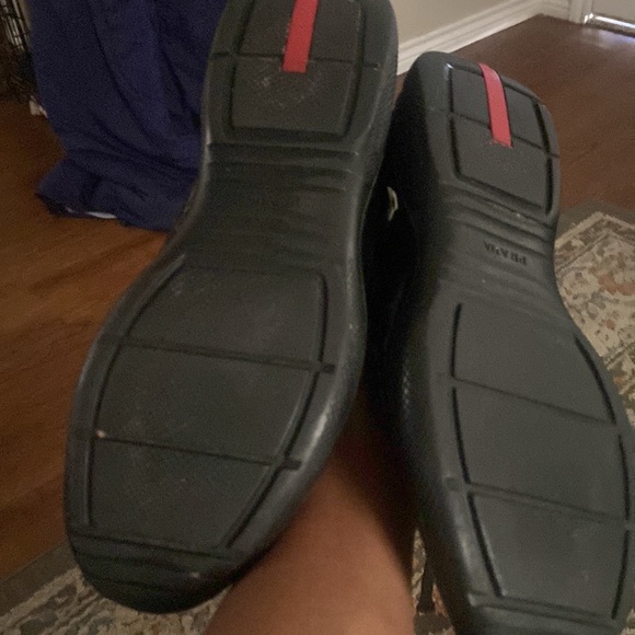 Prada - Picture 3 of 4